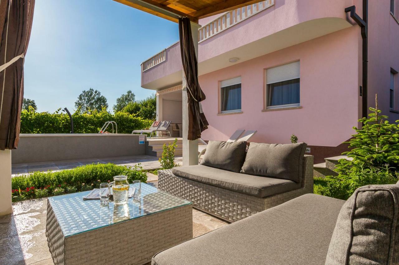 Villa Sweet Home Marija With Heated Pool スプリト エクステリア 写真