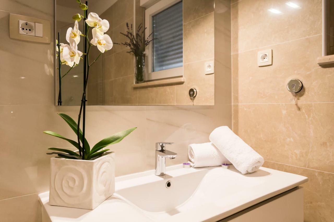 Villa Sweet Home Marija With Heated Pool スプリト エクステリア 写真
