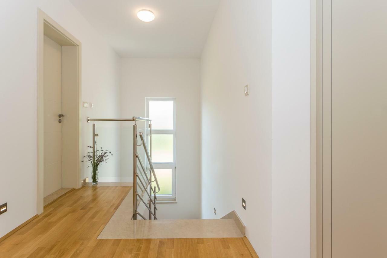 Villa Sweet Home Marija With Heated Pool スプリト エクステリア 写真