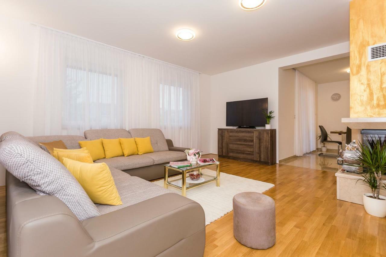 Villa Sweet Home Marija With Heated Pool スプリト エクステリア 写真