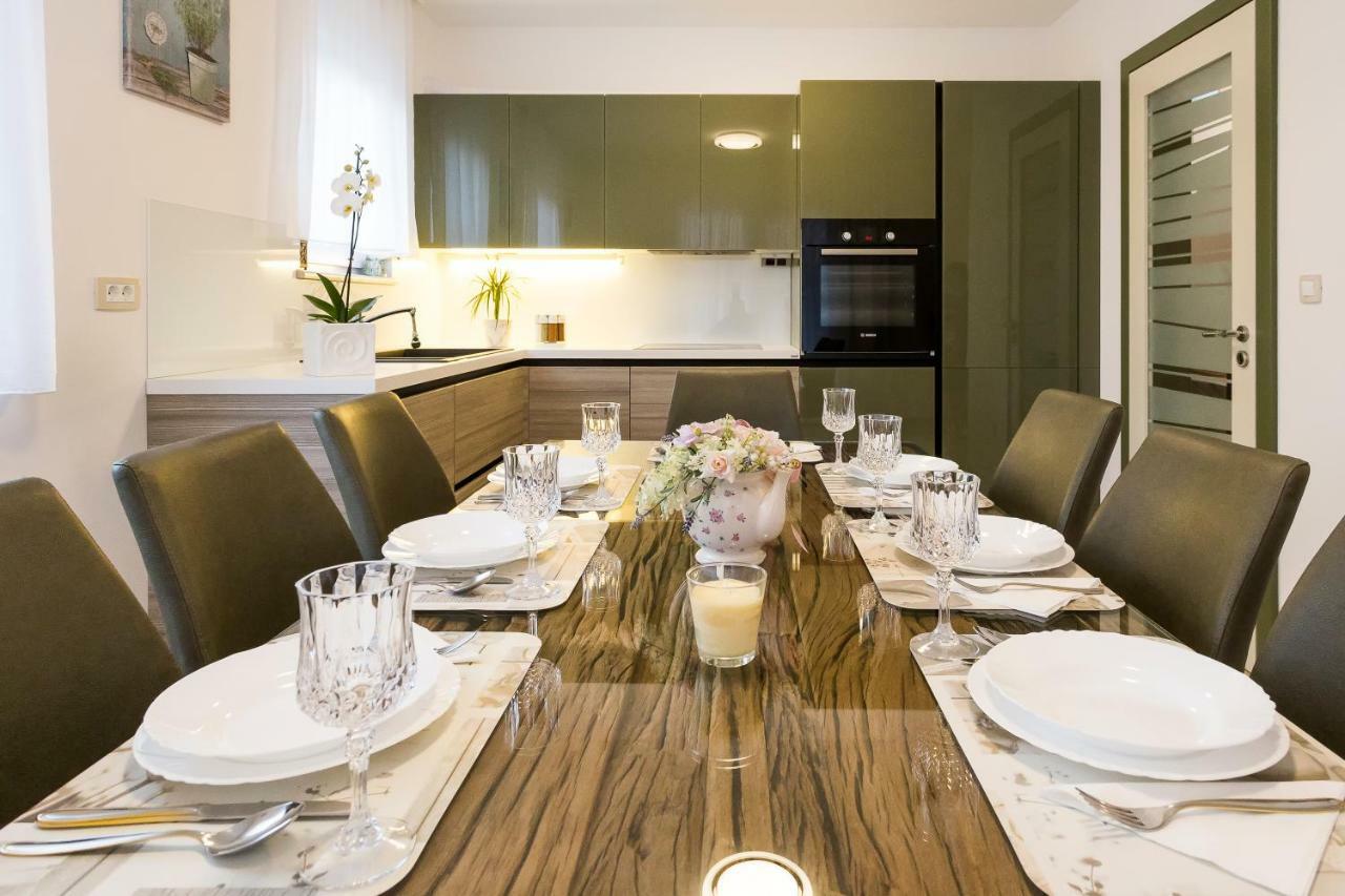 Villa Sweet Home Marija With Heated Pool スプリト エクステリア 写真