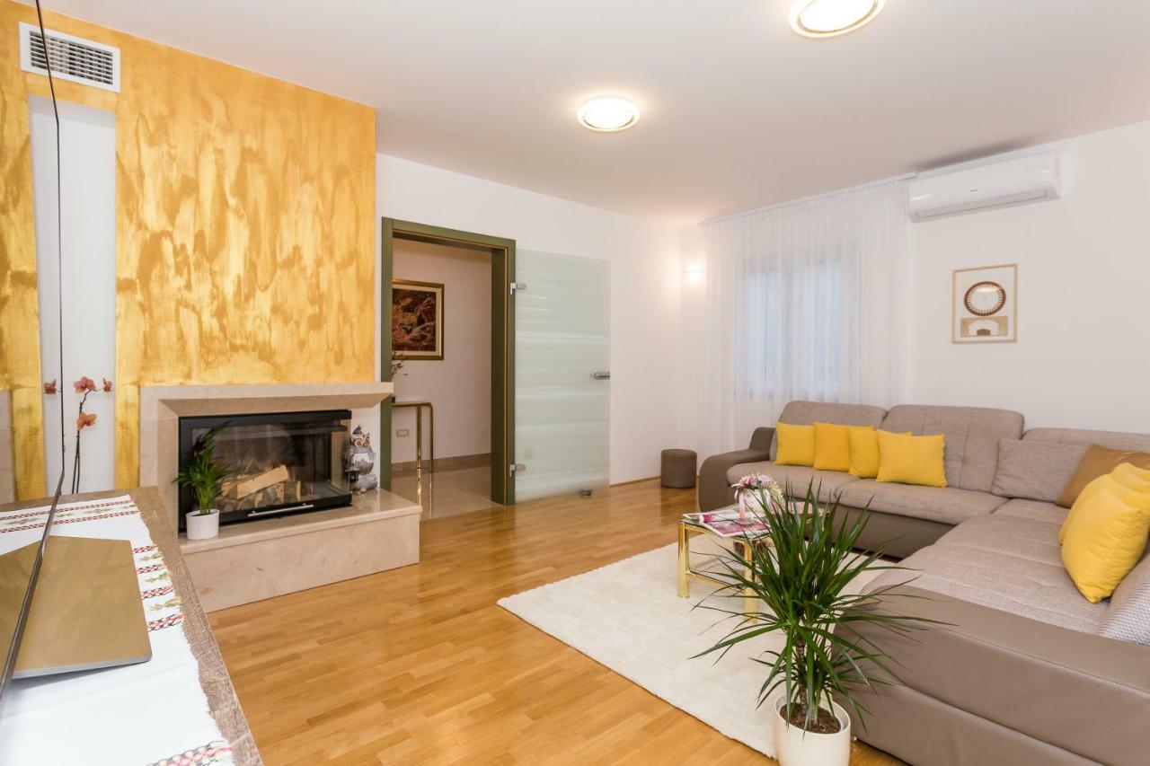 Villa Sweet Home Marija With Heated Pool スプリト エクステリア 写真